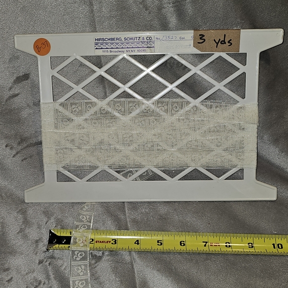 95+ Yards Vintage Lace & Trim - Picture 12 of 16